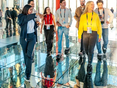 Visita guiada a SUMMIT One Vanderbilt sense cues amb instal·lacions de miralls