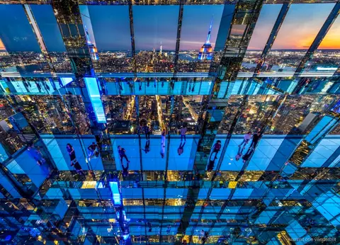 Ingressos SUMMIT One Vanderbilt dão acesso às salas espelhadas sobre Midtown Manhattan