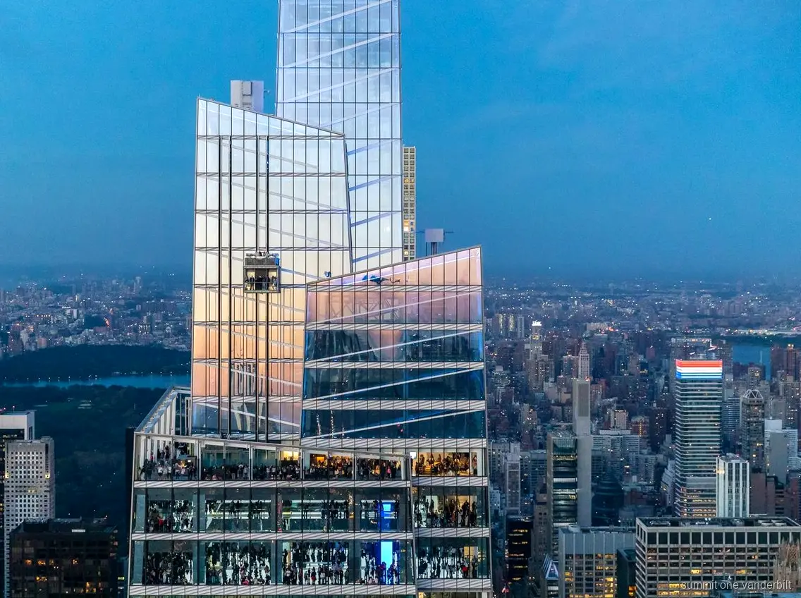 SUMMIT One Vanderbilt gözlem terasından Midtown Manhattan silueti