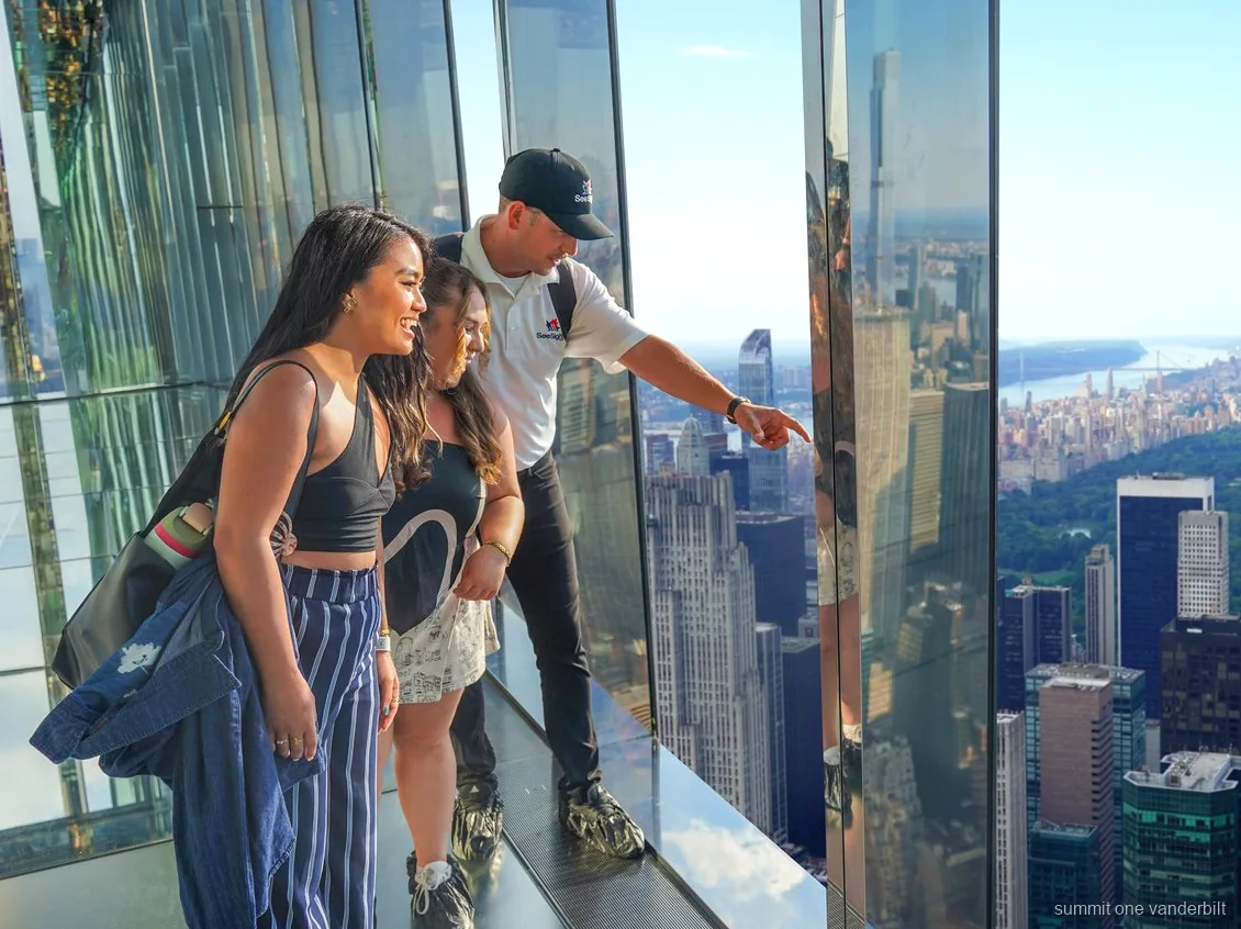 Blick auf die Skyline von der SUMMIT One Vanderbilt Aussichtsplattform