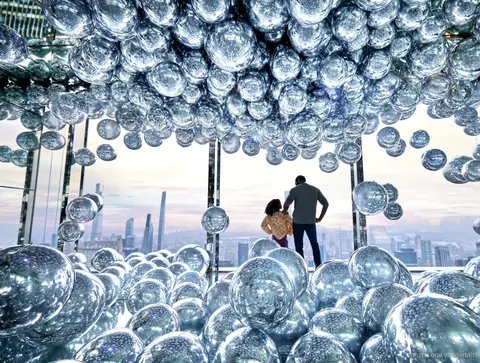 SUMMIT One Vanderbilt gözlem terasında cam zemin deneyimi