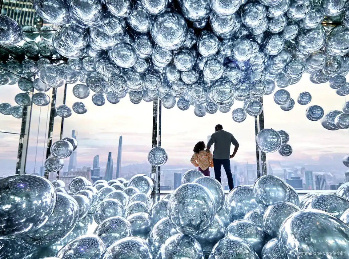 Esperienza con pavimento di vetro nell'osservatorio SUMMIT One Vanderbilt